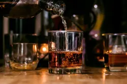 فاس تنهي "الحظر" وتسمح بتقديم الكحول للأجانب في شهر رمضان