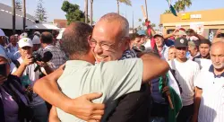 مناهضو التطبيع يستقبلون عزيز غالي وبن الضراوي بحفاوة كبيرة بعد عودتهما إلى أرض الوطن