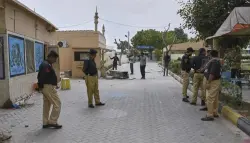 بسبب هزات أرضية.. فرار أكثر من 100 سجين ومقتل نزيل في إطلاق نار بباكستان
