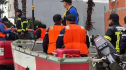 القصر الكبير.. الاستمرار في مساعدة المواطنين ونقلهم إلى الأماكن الآمنة بعد النشرة الإنذارية m
