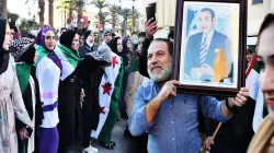 بالأعلام المغربية وصور الملك.. سوريون يحتفلون بوجدة بعد سقوط نظام بشار الأسد