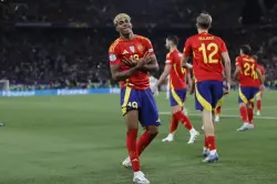 لامين جمال يخطف الأضواء أمام فرنسا ويُشعل سباق الكرة الذهبية أمام مبابي وديمبيلي