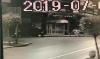 كاميرا ترصد لحظة هروب اللصوص ورميهم الأموال في شارع بطنجة