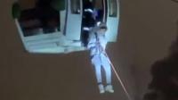 لحظةإنقاذ محاصرين في أحد أعلى خطوط "تلفريك" في العالم.(فيديو)