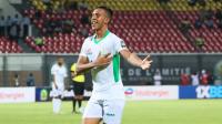 بالفيديو: الرجاء البيضاوي يتوج بطلاً لكأس الاتحاد الإفريقي على حساب شبيبة القبائل الجزائري