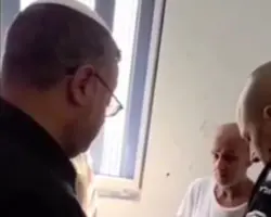 "بن غفير" يقتحم زنزانة البرغوثي ويهدده بشكل مباشر