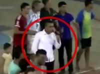 مؤسف بالفيديو .. وفاة مذيع مغربي على الهواء خلال بث حدث رياضي