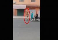 بزااااف هادشي .. فتاة شبه عارية في نهار رمضان بمراكش