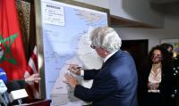 السفير الأمريكي بالمغرب يقدم خريطة المغرب الكاملة المعتمدة رسميا من قبل الحكومة الأمريكية