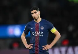 بالصورة.. أنصار الـ"PSG" يزلزلون مدرجات "حديقة الأمراء" دعماً لقائد الأسود أشرف حكيمي