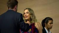 قميص برشلونة يحرج الـ"فيفا"