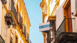 آلاف المغاربة اقتنوا مساكن  في إسبانيا.. ومكتب الصرف "يدقق" بحثًا عن "مخالفين"