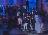 بالفيديو...الفنانة ماجدة الرومي  تتعرض للإغماء خلال حفلها في مهرجان جرش