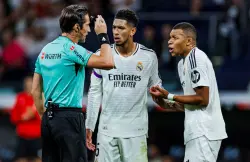 "يويفا" والاتحاد الإسباني يوقفان الحكم الذي طرد نجم ريال مدريد