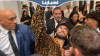 النجم الهندي رانفير سينغ سعيد بتواجده بمهرجان مراكش ويلتقط سيلفي مع معجبيه