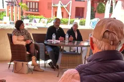 إسبانيا: بواب مغربي يتقاضى راتبًا سنويًا يتجاوز ما يحصل عليه عمدة مالقا