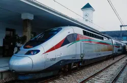 شلل مفاجئ في حركة القطارات بين طنجة والدار البيضاء.. ومسافرون عالقون لساعات في غياب أي توضيح رسمي