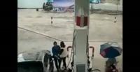 بالفيديو.. لص بدراجة نارية  سرق حقيبة فتاة فلقي جزاءه أثناء فراره