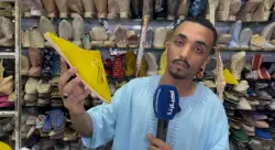 بائع للملابس التقليدية يعلق بسخرية على سرقة الجزائريين للبلغة المغربية: إلا عرفتو تمشيو بيها خذوها