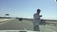 فيديو جديد لحسن واركا في توقيف آخر بالطريق السيار من طرف الدرك