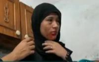 فتاة يمنية تتعرق دماً وتبكي حجراً