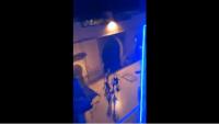 الأمن يعتقل شاب ظهر في فيديو يشهر سيفا ويحاول الاعتداء على شخص اخر (فيديو)