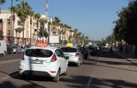 مهنيو قطاع مدارس تعليم السياقة يحتجون في مسيرة بالسيارات ويتوعدون "بوليف" بالتصعيد(فيديو)