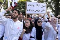 شبح سنة بيضاء يلوح في الأفق ووساطة برلمانية لفك إضراب طلبة الطب
