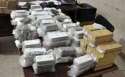متابعة أربعة عشر متهما في سرقة حوالي 600 هاتف بأحد المطارات المغربية