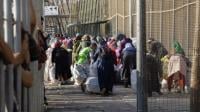 وأخيراً جاء الفرج..عقود عمل للنساء المتضررات من إغلاق معبر باب سبتة