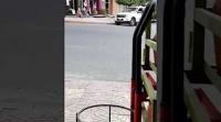 شاهد كيف سرق لص ببني ملال هاتف من داخل سيارة اسعاف