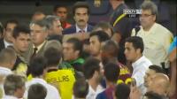مورينيو يعتدي على مساعد مدرب برشلونة