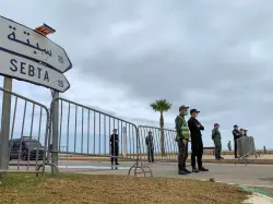 إسبانيا تؤكد أن المغرب يتعاون بشكل كامل لمنع التسلل الجماعي إلى سبتة وحكم قضائي إسباني هو سبب الموجة