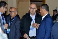 "البام" بعيد عن القصر قريب من اليسار...
