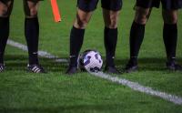 صاعقة قاتلة تنهي مباراة كرة قدم في بيرو وتودي بحياة لاعب (فيديو)