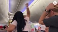 بسبب الغيرة: زوجة تهاجم زوجها على متن طائرة والأمن يجبرهما على النزول