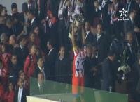 لقطة اليوم..المصورون يتجاهلون حامل كأس العرش و ينشغلون بتصوير ولي العهد‏