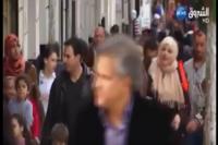 صدفة غريبة للحظة اقتناص الكاميرا للص يسرق حقيبة امرأة اثناء تقديم برنامج جزائري