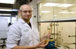 علماء روس يطورون مركبات كيميائية توقف نمو السرطان عن طريق "تجميد" الخلايا