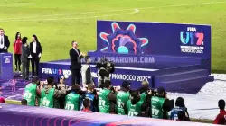 لقجع يصفق للاعبات كوريا الشمالية المتوجات بكأس العالم