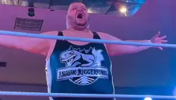 وفاة المصارع الأمريكي فينس ستيل أثناء نزال عن عمر 39 عاماً