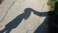 السجن 10 سنوات لرجل باع ابنته مقابل 6 آلاف دولار في بغداد