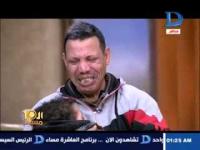 بكاء والد الطفل المصري المحكوم عليه بالمؤبد على الهواء