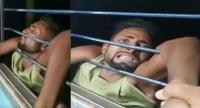 اول سرقة موبايل من نافذة قطار فعاقبه الركاب بالسحل 10 كيلو مترات (فيديو)