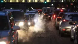 تلوث الهواء والضوء الليلي يزيدان خطر إصابة الأطفال بسرطان الغدة الدرقية