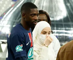 بالصور..رد فعل زوجة ديمبلي المغربية بعد فوزه بالكرة الذهبية