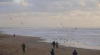 مجموعة من الجرار مليئة بالرماد البشري تغزو شواطئ هولندا
