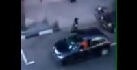 بالفيديو.. فتاة تلقن شابا متحرشا «علقة ساخنة»