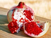 ما هي أضرار الرمان و فوائده؟؟