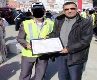 محاصرة باشا تطوان داخل مكتب وتهديده بواسطة سيف